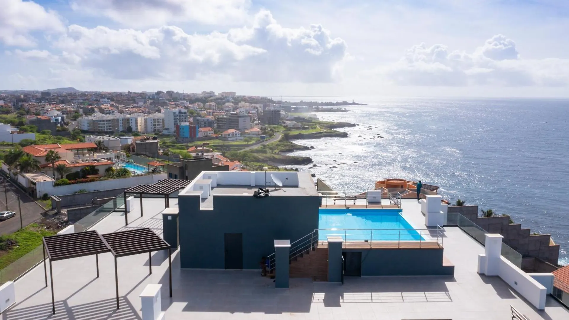 3 Bdr Aprt, Amazing Seaview, Rooftop Pool - Lcgr プライア